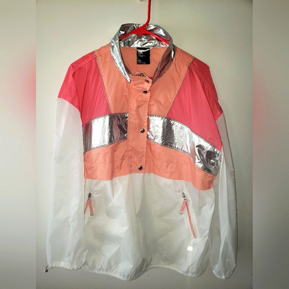 GAP Jackets & Blazers - NWOT Gap Fit Windbreaker!